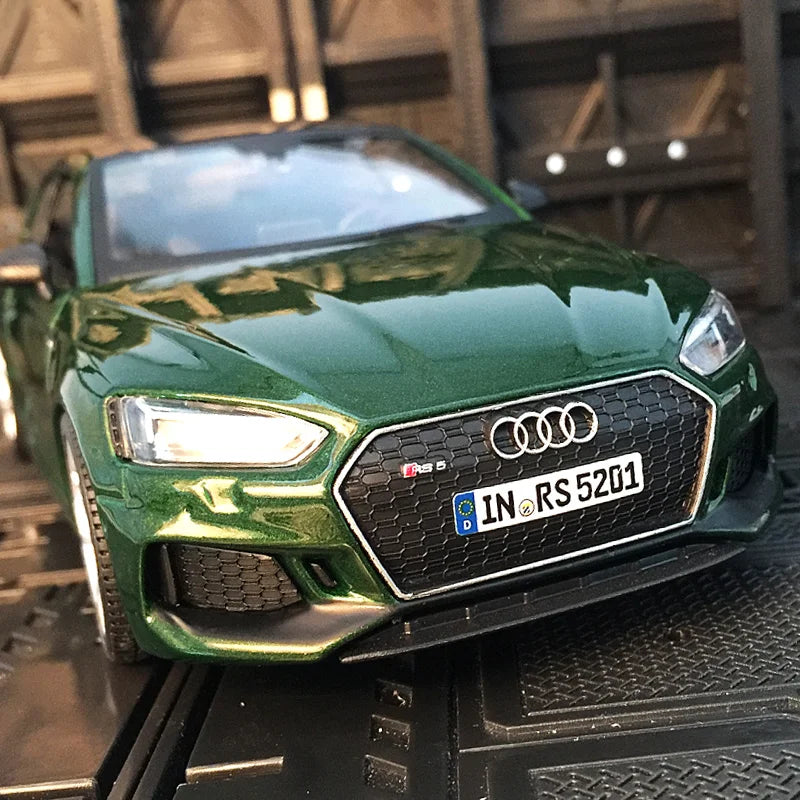 Bburago 1:24 simulation Audi RS5 Coupe alloy car model  doors can be opened suitable for collection and can be given as a gift