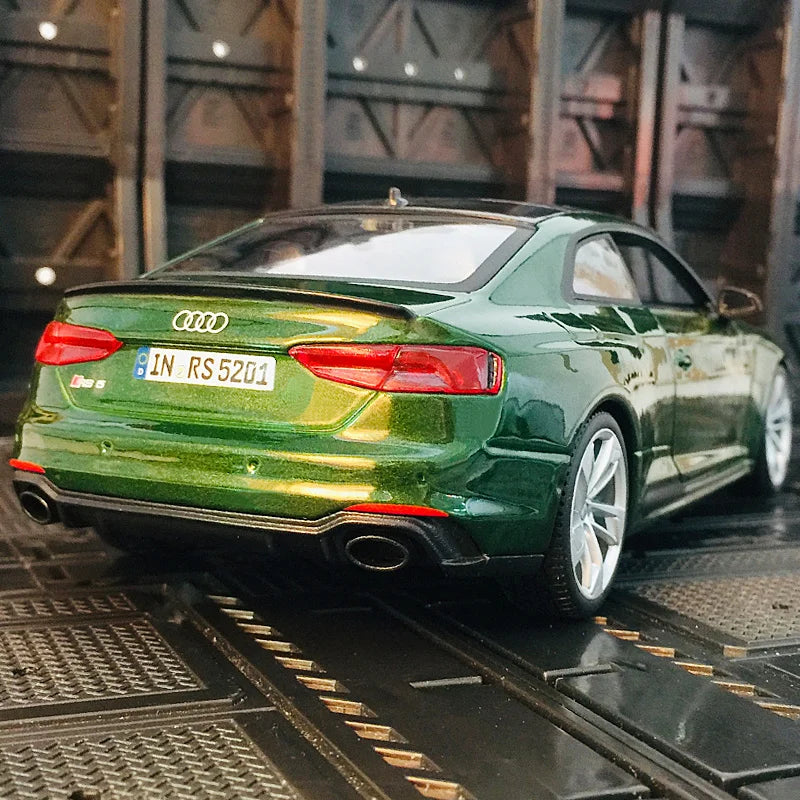 Bburago 1:24 simulation Audi RS5 Coupe alloy car model  doors can be opened suitable for collection and can be given as a gift