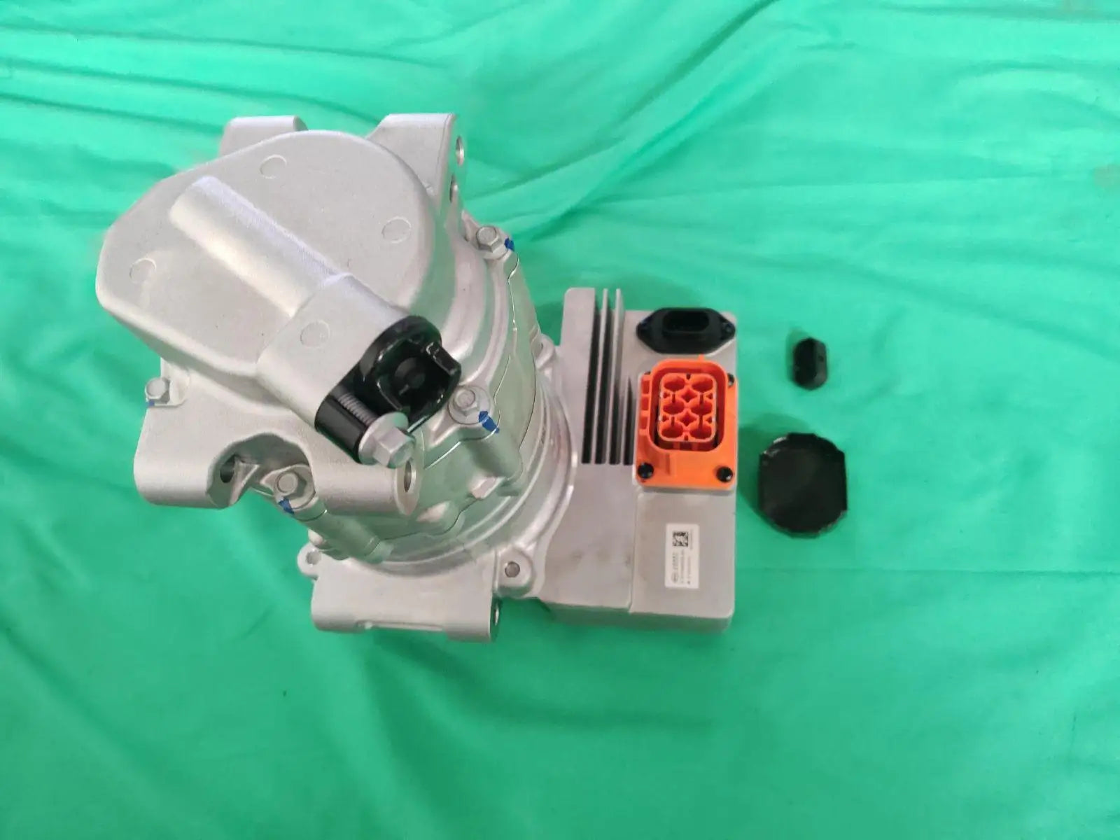 BYD Tengshi Z9 Electric A/C Compressor HTEA-8103020,Original Genuine Parts,Brand New & Strictly Inspected with Quality Assurance