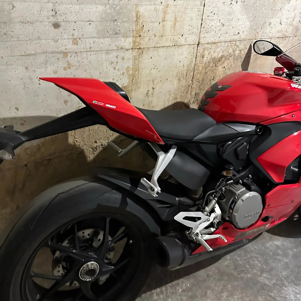 New Motorcycle Carbon Fiber Rear Hump Seat Cowl For DUCATI Superleggera Panigale V2 V4 V4S V4R Streetfighter V4/S V2 Accessories