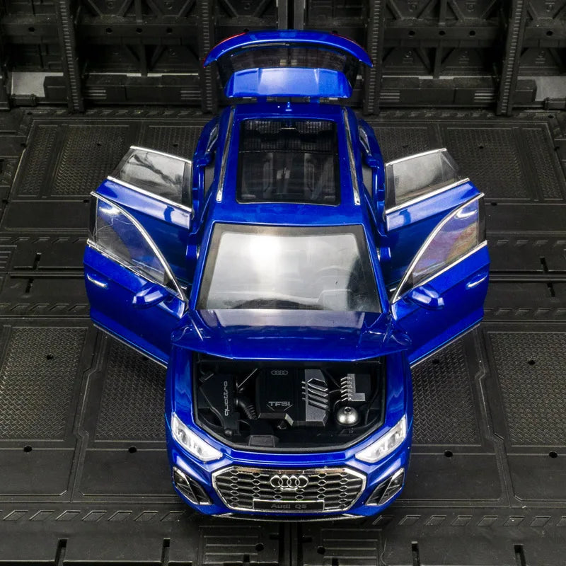 1: 24 simulation Audi Q5 alloy off-road vehicle model, doors and engine hood, trunk can be opened with sound and light gifts