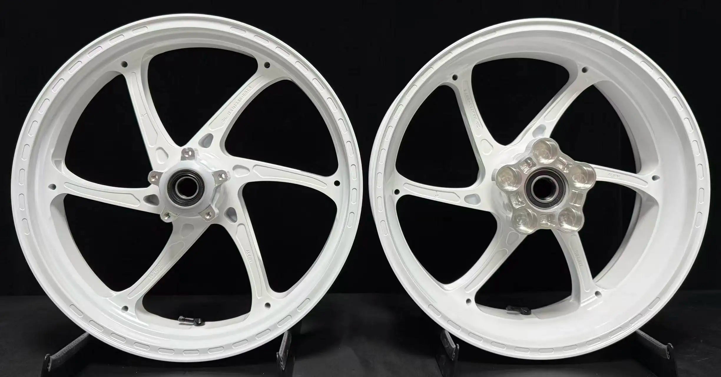 Suitable for Ducati Panigale V4 Streetfighter V4 2018-2025 Forged Aluminum Alloy Wheel Hubs - CNC Lightweight Performance Wheels