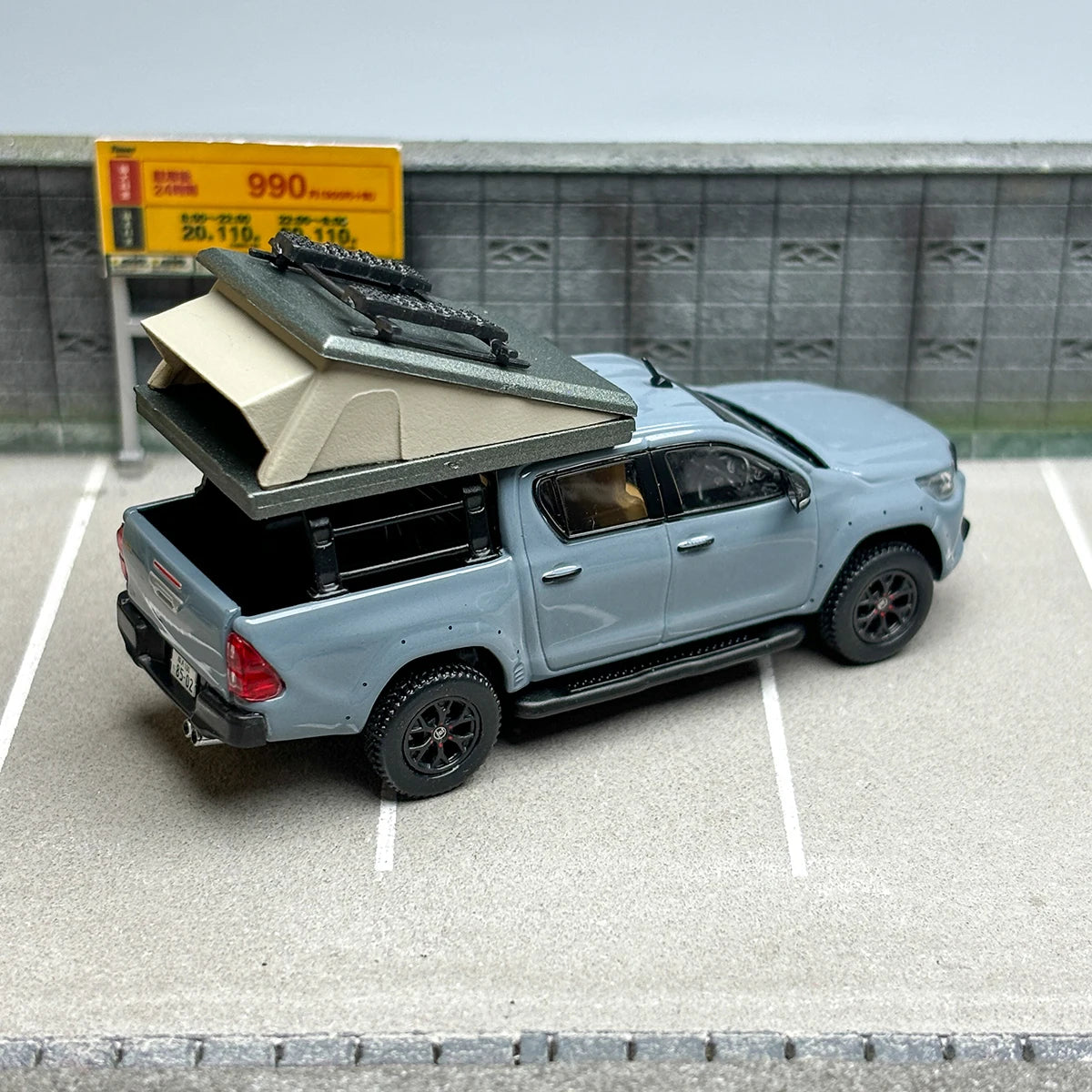 TW 1:64 Hilux diecast model car pickup