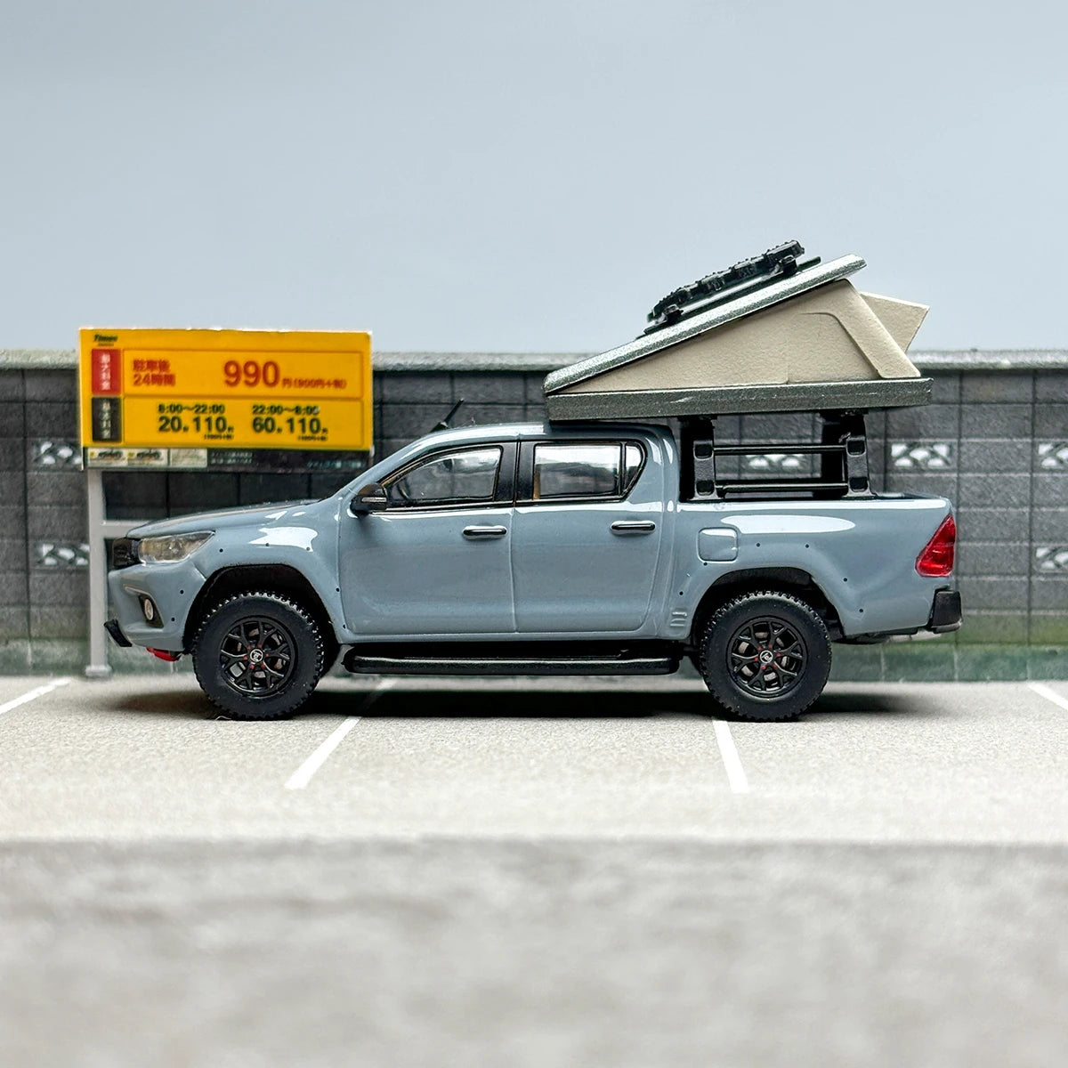 TW 1:64 Hilux diecast model car pickup