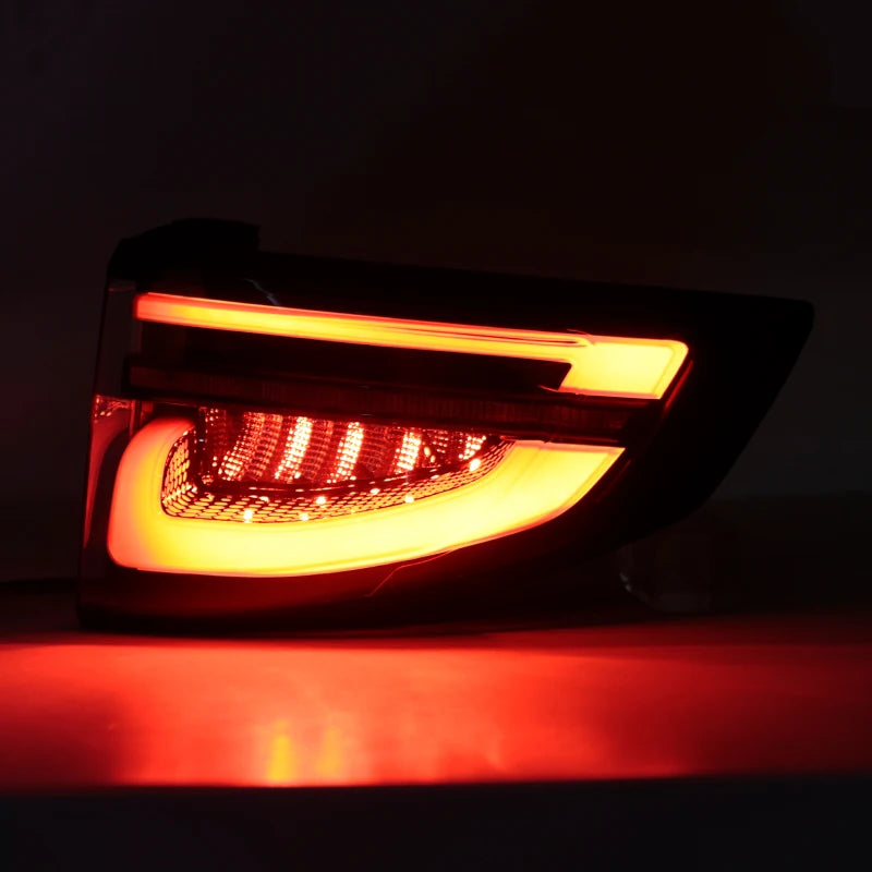 LED Rear Bumper Tail Light For Land Rover Discovery Sport 2020 2021 2022 2023 Brake Light Tail Lamp Assembly LR149765 LR149764