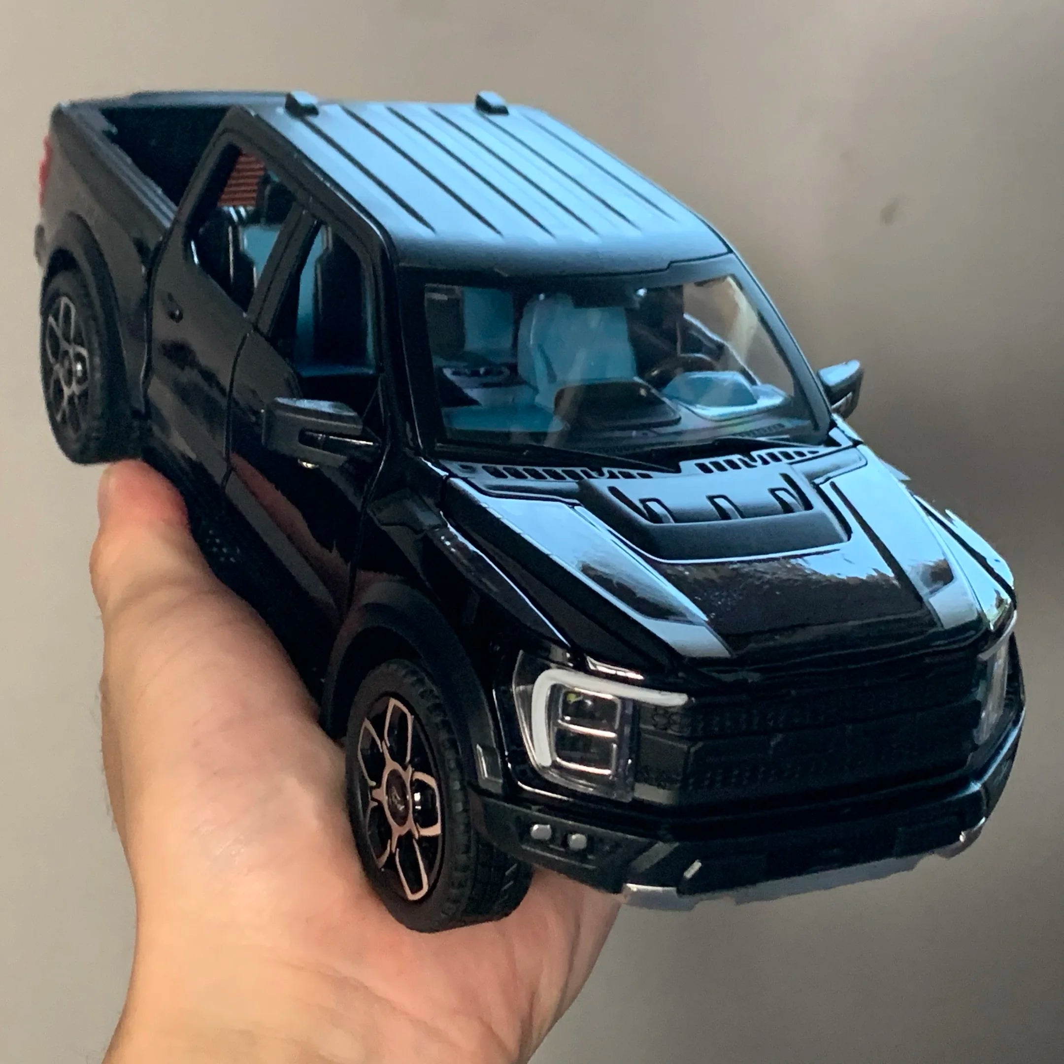1:20 Ford Raptor F150 Pickup Truck Toy Car Model Alloy Diecast Doors Opened Pull Back Sound Light Scale Model Car Toys For Boys