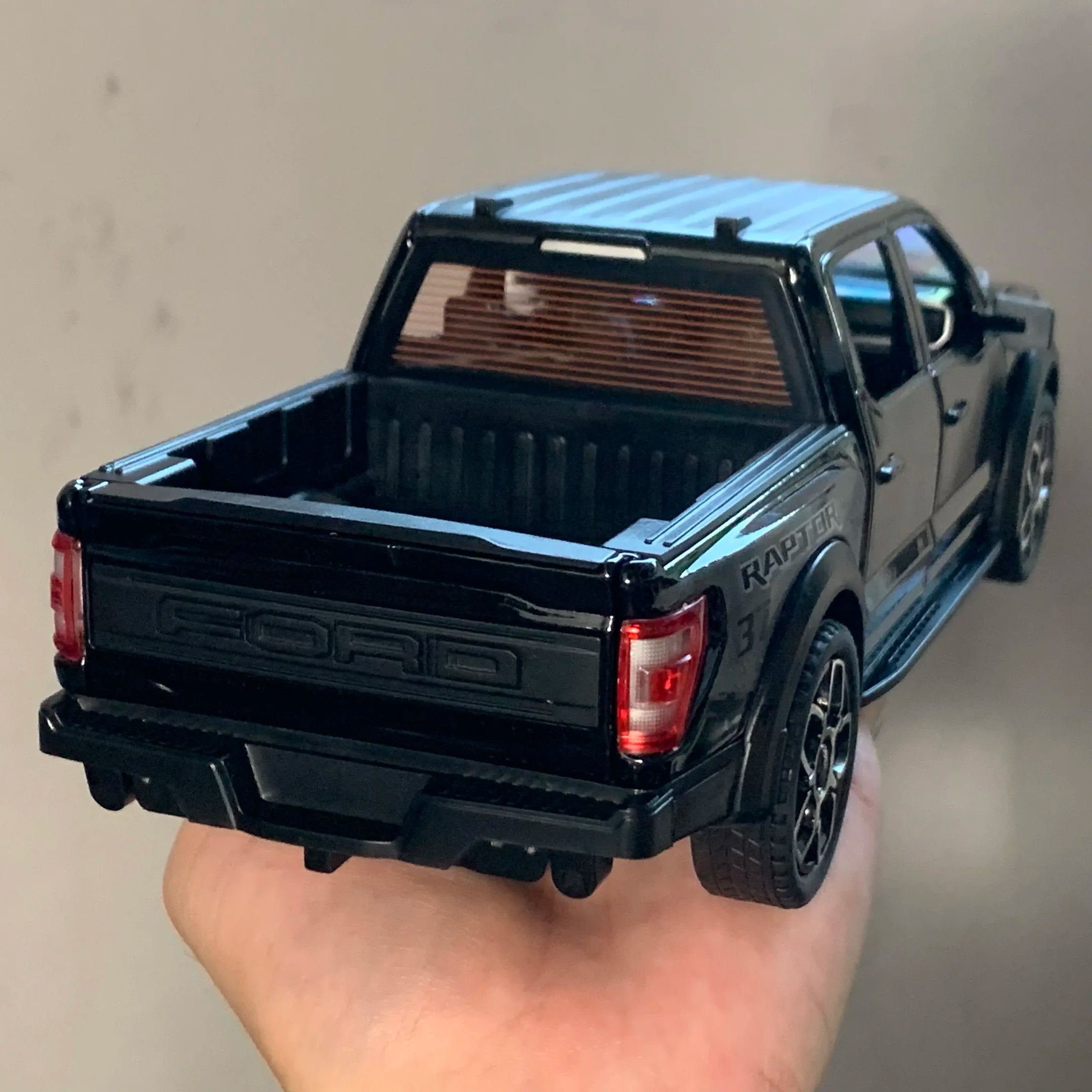 1:20 Ford Raptor F150 Pickup Truck Toy Car Model Alloy Diecast Doors Opened Pull Back Sound Light Scale Model Car Toys For Boys