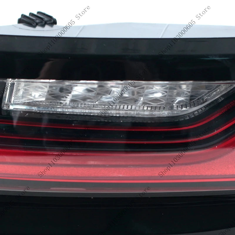 For Land Rover Range Rover Velar 2017-2023 Auto Parts LED Tail Light Assembly Turn Signal Brake Light Rear Bumper Light LR111106