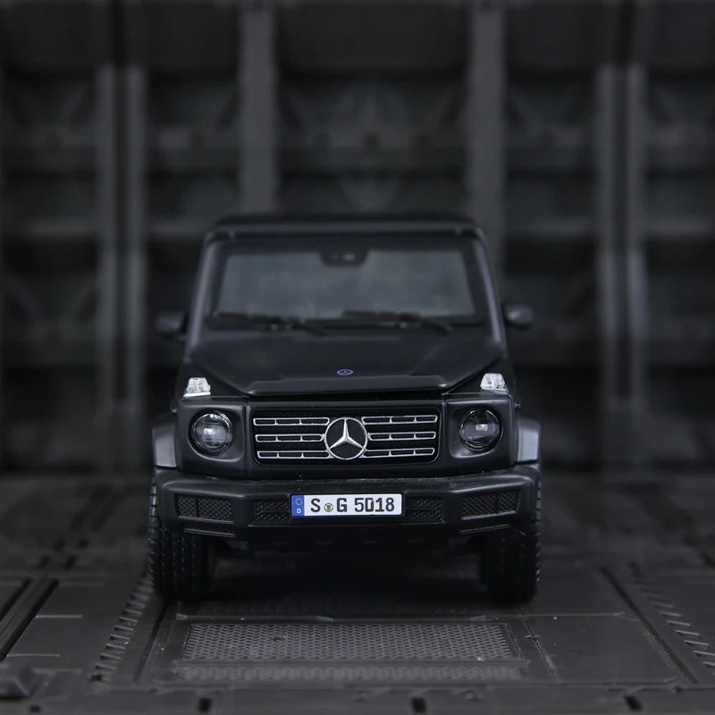 Maisto 1:25 Simulated Mercedes Benz G500 alloy car model doors can be opened rich details, fine workmanship, and good quality