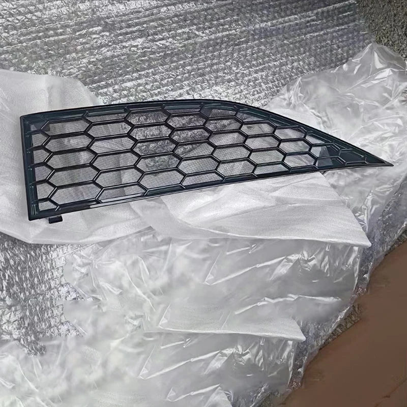 For BYD Sealion 7 Sea lion 07 EV 2024 2025 2026 The honeycomb insect proof mesh on the lower grille is bright black